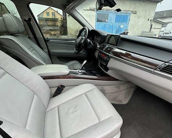 Серый БМВ Х5, объемом двигателя 3 л и пробегом 240 тыс. км за 11000 $, фото 25 на Automoto.ua