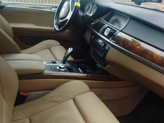 Сірий БМВ Х5, об'ємом двигуна 3 л та пробігом 300 тис. км за 8121 $, фото 4 на Automoto.ua