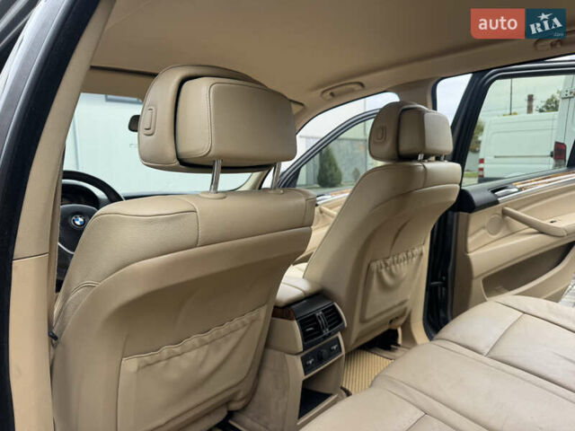 Серый БМВ Х5, объемом двигателя 3 л и пробегом 283 тыс. км за 13950 $, фото 30 на Automoto.ua
