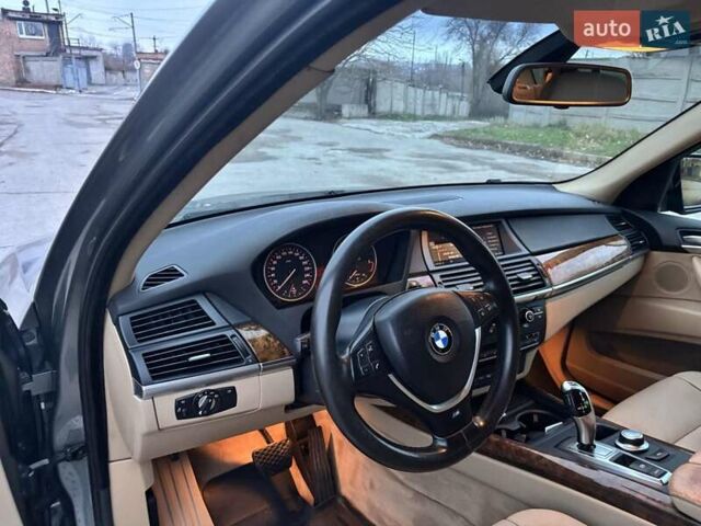 Серый БМВ Х5, объемом двигателя 3 л и пробегом 335 тыс. км за 14000 $, фото 8 на Automoto.ua