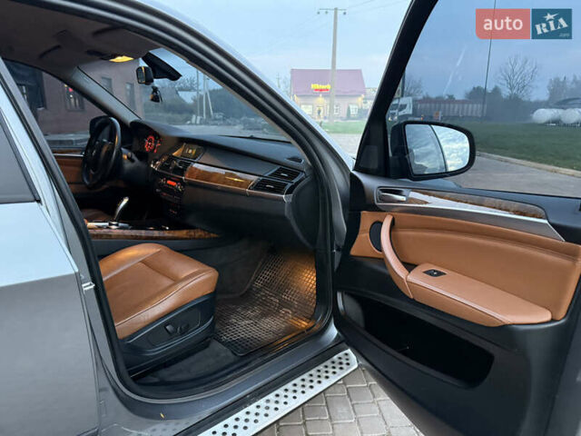 Серый БМВ Х5, объемом двигателя 3 л и пробегом 254 тыс. км за 13999 $, фото 28 на Automoto.ua