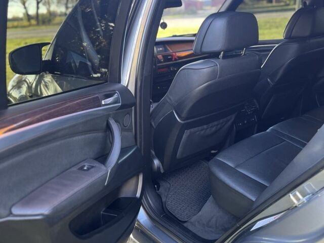 Серый БМВ Х5, объемом двигателя 4.8 л и пробегом 197 тыс. км за 12000 $, фото 13 на Automoto.ua