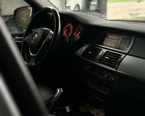 Серый БМВ Х5, объемом двигателя 3 л и пробегом 266 тыс. км за 13100 $, фото 9 на Automoto.ua