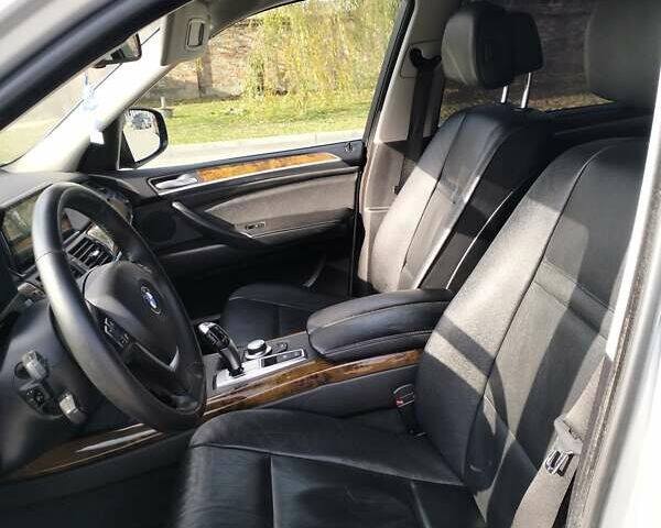 Серый БМВ Х5, объемом двигателя 3 л и пробегом 324 тыс. км за 13990 $, фото 37 на Automoto.ua