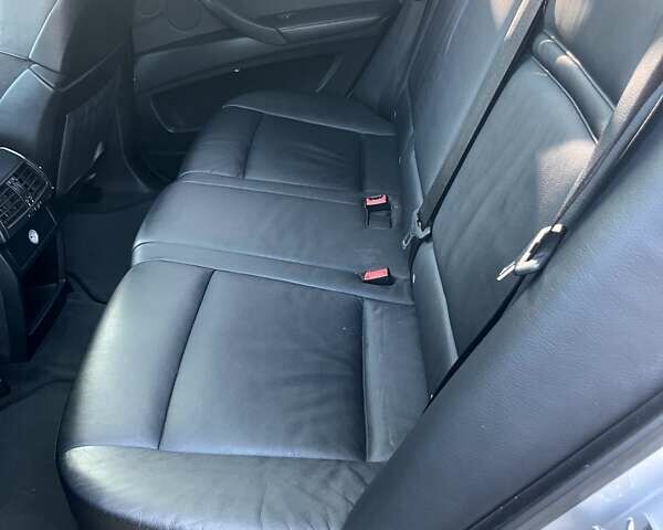 Серый БМВ Х5, объемом двигателя 3 л и пробегом 268 тыс. км за 16900 $, фото 19 на Automoto.ua