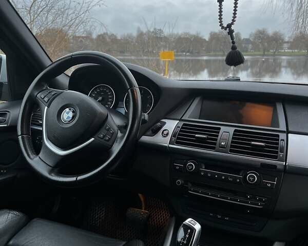 Сірий БМВ Х5, об'ємом двигуна 2.99 л та пробігом 323 тис. км за 15000 $, фото 17 на Automoto.ua