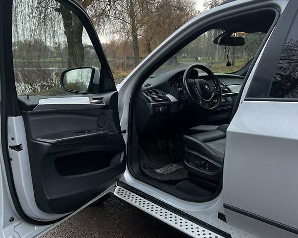 Сірий БМВ Х5, об'ємом двигуна 2.99 л та пробігом 323 тис. км за 15000 $, фото 13 на Automoto.ua