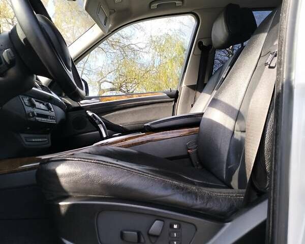 Серый БМВ Х5, объемом двигателя 3 л и пробегом 324 тыс. км за 13990 $, фото 38 на Automoto.ua