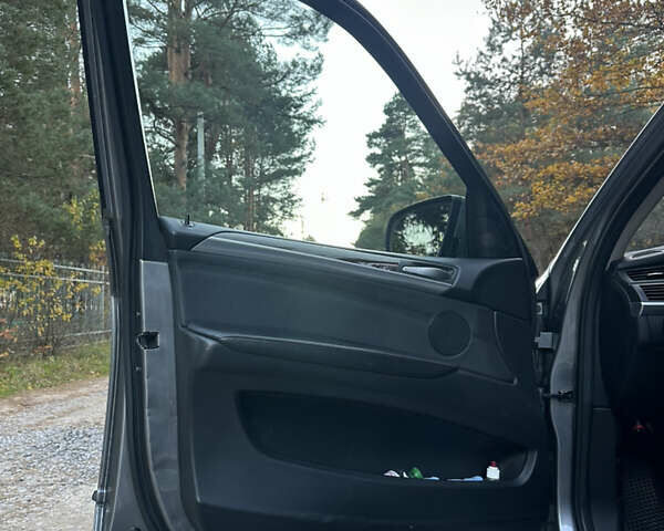 Сірий БМВ Х5, об'ємом двигуна 3 л та пробігом 265 тис. км за 12000 $, фото 20 на Automoto.ua