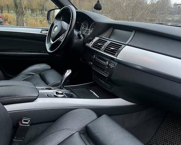 Сірий БМВ Х5, об'ємом двигуна 2.99 л та пробігом 323 тис. км за 15000 $, фото 16 на Automoto.ua