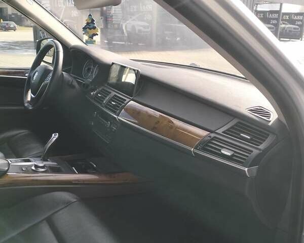 Серый БМВ Х5, объемом двигателя 3 л и пробегом 324 тыс. км за 13990 $, фото 28 на Automoto.ua