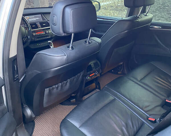 Сірий БМВ Х5, об'ємом двигуна 2.98 л та пробігом 226 тис. км за 13600 $, фото 11 на Automoto.ua