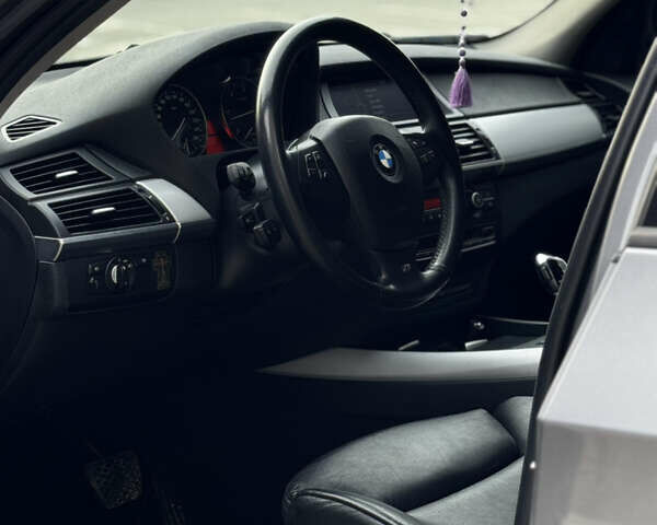 Сірий БМВ Х5, об'ємом двигуна 3 л та пробігом 265 тис. км за 16500 $, фото 59 на Automoto.ua