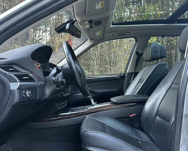 Сірий БМВ Х5, об'ємом двигуна 3 л та пробігом 265 тис. км за 12000 $, фото 25 на Automoto.ua