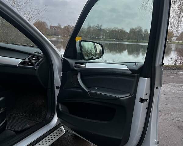 Сірий БМВ Х5, об'ємом двигуна 2.99 л та пробігом 323 тис. км за 15000 $, фото 18 на Automoto.ua