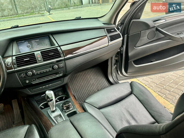 Серый БМВ Х5, объемом двигателя 4.8 л и пробегом 291 тыс. км за 10900 $, фото 30 на Automoto.ua