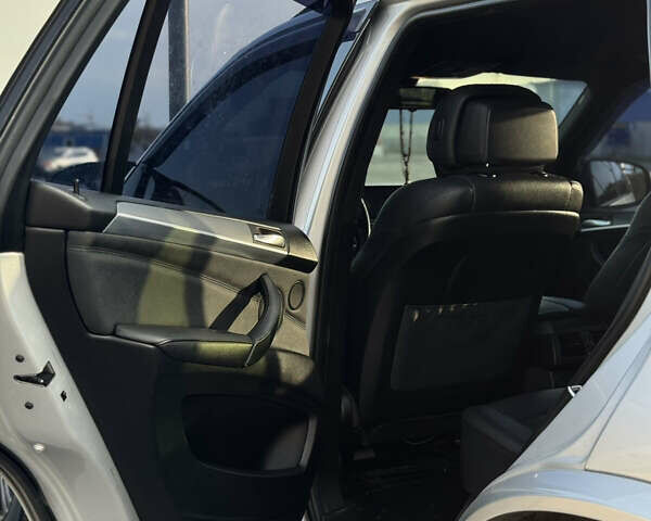 Серый БМВ Х5, объемом двигателя 3 л и пробегом 348 тыс. км за 17900 $, фото 14 на Automoto.ua