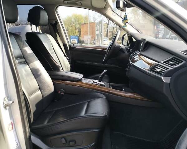 Серый БМВ Х5, объемом двигателя 3 л и пробегом 324 тыс. км за 13990 $, фото 30 на Automoto.ua