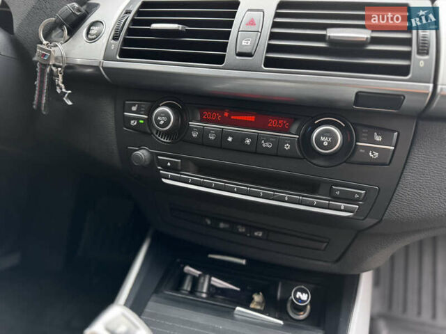 Сірий БМВ Х5, об'ємом двигуна 3 л та пробігом 265 тис. км за 16500 $, фото 72 на Automoto.ua