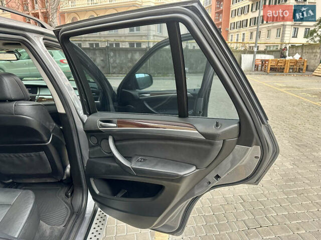 Серый БМВ Х5, объемом двигателя 4.8 л и пробегом 291 тыс. км за 10900 $, фото 45 на Automoto.ua