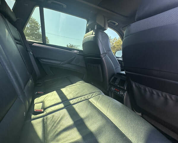 Серый БМВ Х5, объемом двигателя 3 л и пробегом 337 тыс. км за 14900 $, фото 9 на Automoto.ua