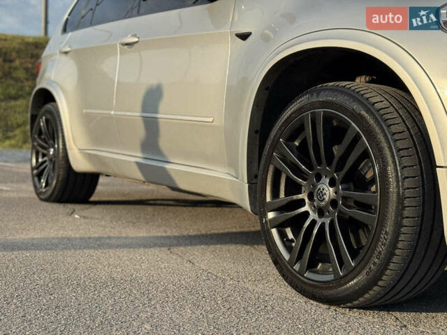 Серый БМВ Х5, объемом двигателя 3 л и пробегом 348 тыс. км за 17900 $, фото 29 на Automoto.ua