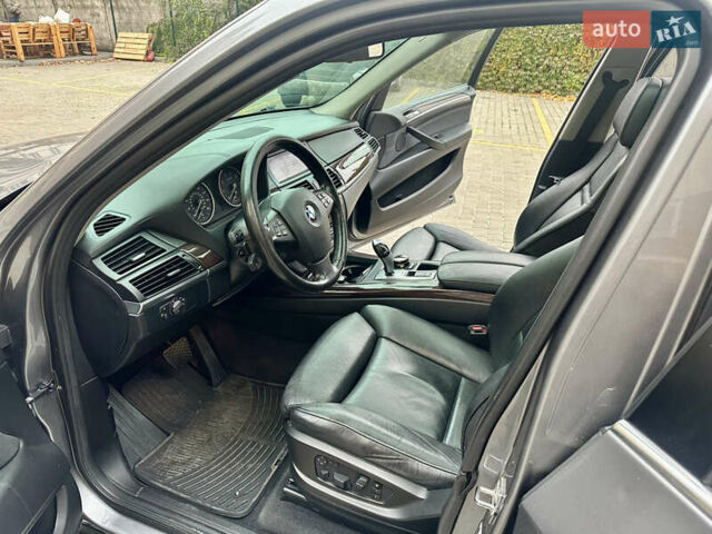 Серый БМВ Х5, объемом двигателя 4.8 л и пробегом 291 тыс. км за 10900 $, фото 32 на Automoto.ua