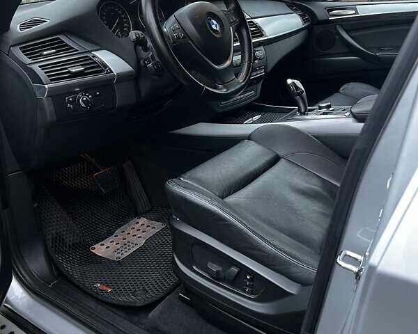 Сірий БМВ Х5, об'ємом двигуна 2.99 л та пробігом 323 тис. км за 15000 $, фото 32 на Automoto.ua