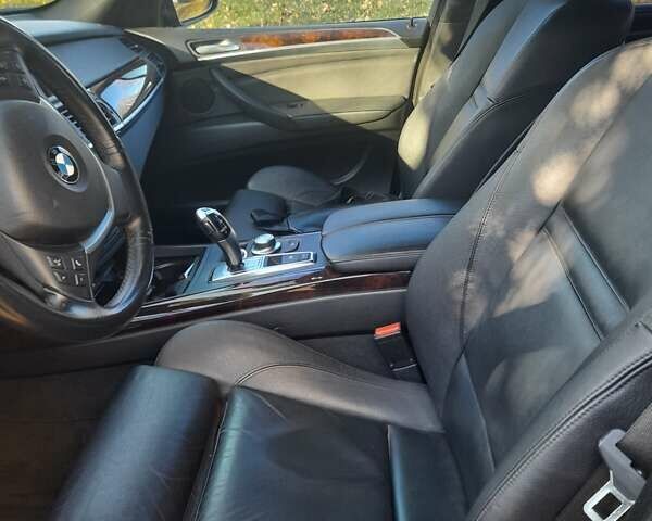 Серый БМВ Х5, объемом двигателя 3 л и пробегом 160 тыс. км за 17300 $, фото 16 на Automoto.ua