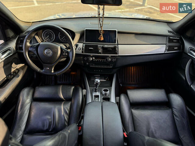 Серый БМВ Х5, объемом двигателя 3 л и пробегом 348 тыс. км за 17900 $, фото 17 на Automoto.ua