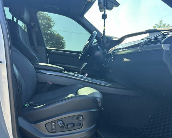 Серый БМВ Х5, объемом двигателя 3 л и пробегом 337 тыс. км за 14900 $, фото 10 на Automoto.ua