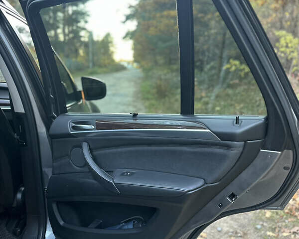 Сірий БМВ Х5, об'ємом двигуна 3 л та пробігом 265 тис. км за 12000 $, фото 14 на Automoto.ua