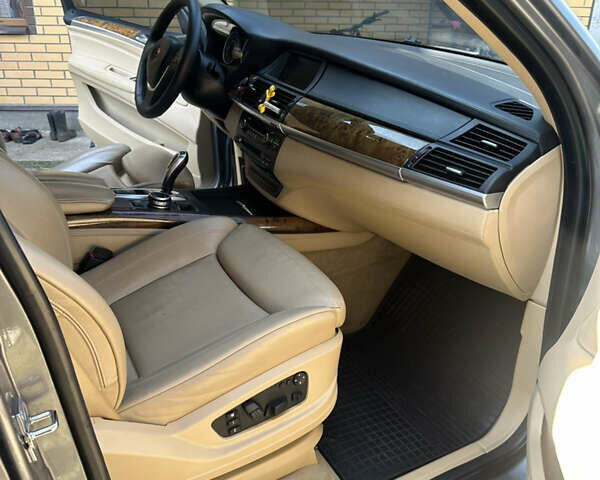 Серый БМВ Х5, объемом двигателя 2.99 л и пробегом 293 тыс. км за 14900 $, фото 11 на Automoto.ua