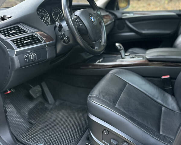 Сірий БМВ Х5, об'ємом двигуна 3 л та пробігом 265 тис. км за 12000 $, фото 23 на Automoto.ua