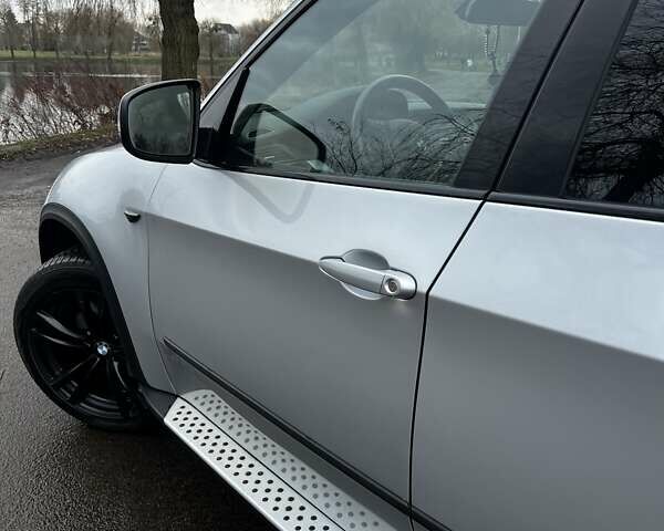 Сірий БМВ Х5, об'ємом двигуна 2.99 л та пробігом 323 тис. км за 15000 $, фото 15 на Automoto.ua