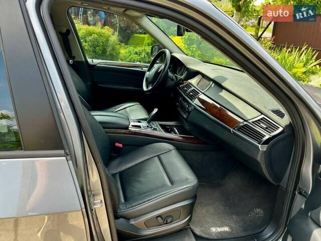 Серый БМВ Х5, объемом двигателя 3 л и пробегом 317 тыс. км за 13700 $, фото 14 на Automoto.ua