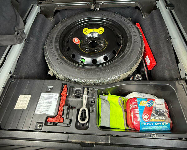 Серый БМВ Х5, объемом двигателя 3 л и пробегом 300 тыс. км за 17500 $, фото 8 на Automoto.ua