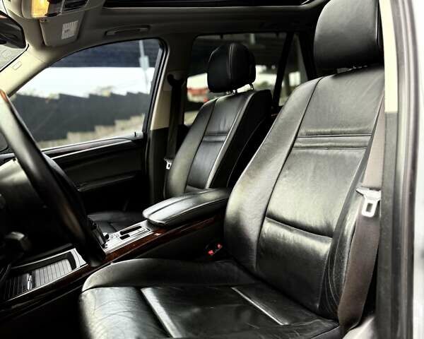 Сірий БМВ Х5, об'ємом двигуна 3 л та пробігом 303 тис. км за 16800 $, фото 28 на Automoto.ua