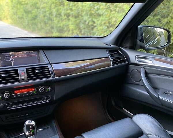 Серый БМВ Х5, объемом двигателя 3 л и пробегом 231 тыс. км за 18800 $, фото 7 на Automoto.ua