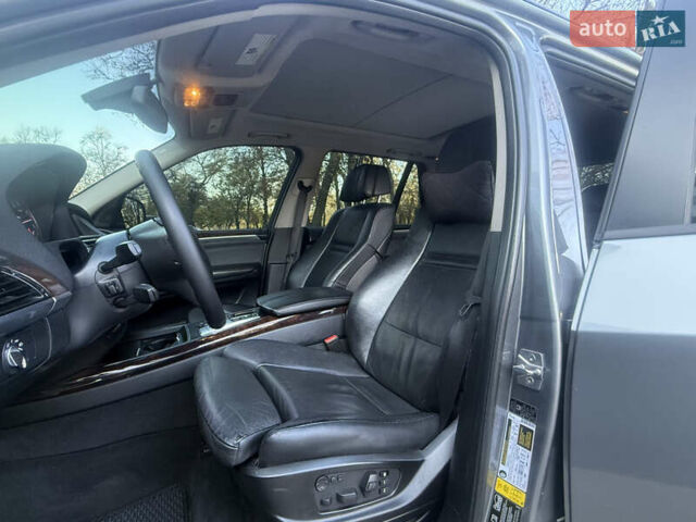 Серый БМВ Х5, объемом двигателя 3 л и пробегом 297 тыс. км за 15700 $, фото 23 на Automoto.ua