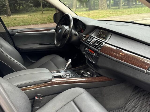 Сірий БМВ Х5, об'ємом двигуна 3 л та пробігом 261 тис. км за 16299 $, фото 15 на Automoto.ua