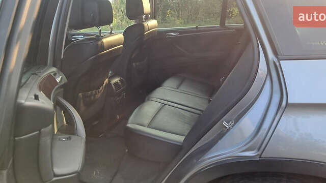 Серый БМВ Х5, объемом двигателя 3 л и пробегом 215 тыс. км за 15300 $, фото 3 на Automoto.ua