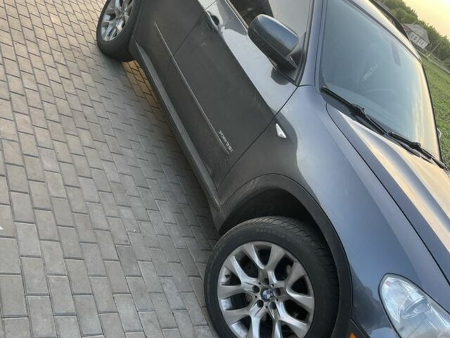 Серый БМВ Х5, объемом двигателя 3 л и пробегом 415 тыс. км за 14000 $, фото 3 на Automoto.ua