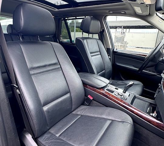 Серый БМВ Х5, объемом двигателя 3 л и пробегом 233 тыс. км за 15000 $, фото 6 на Automoto.ua