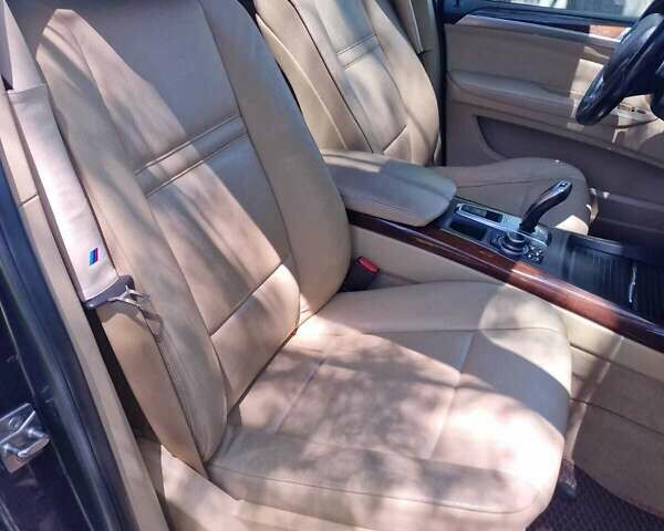 Серый БМВ Х5, объемом двигателя 3 л и пробегом 267 тыс. км за 16000 $, фото 7 на Automoto.ua
