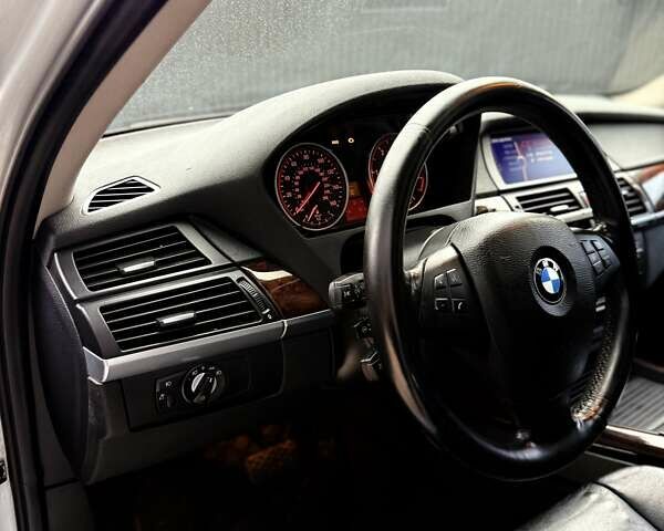 Сірий БМВ Х5, об'ємом двигуна 3 л та пробігом 303 тис. км за 16800 $, фото 29 на Automoto.ua