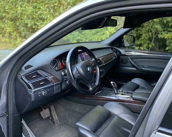 Серый БМВ Х5, объемом двигателя 3 л и пробегом 231 тыс. км за 18800 $, фото 9 на Automoto.ua
