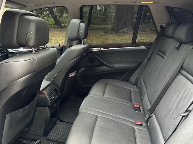 Сірий БМВ Х5, об'ємом двигуна 3 л та пробігом 261 тис. км за 16299 $, фото 13 на Automoto.ua