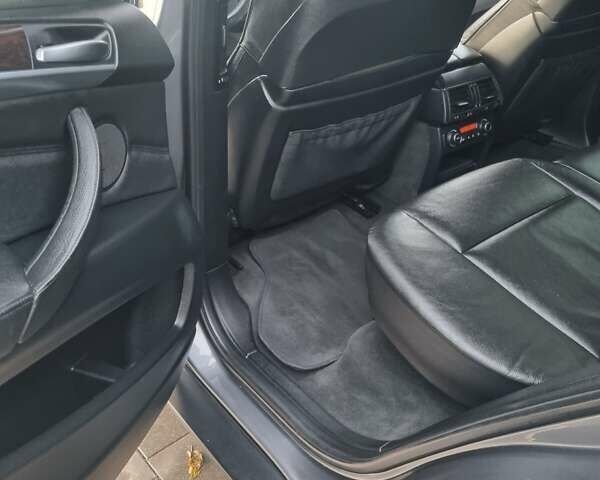 Серый БМВ Х5, объемом двигателя 0 л и пробегом 215 тыс. км за 15500 $, фото 1 на Automoto.ua