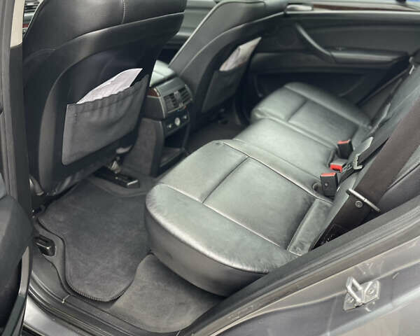 Сірий БМВ Х5, об'ємом двигуна 3 л та пробігом 319 тис. км за 14000 $, фото 16 на Automoto.ua